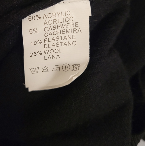 Black Sweater with sparkly heart. Zipper up the back. Size M. - Picture 6 of 6